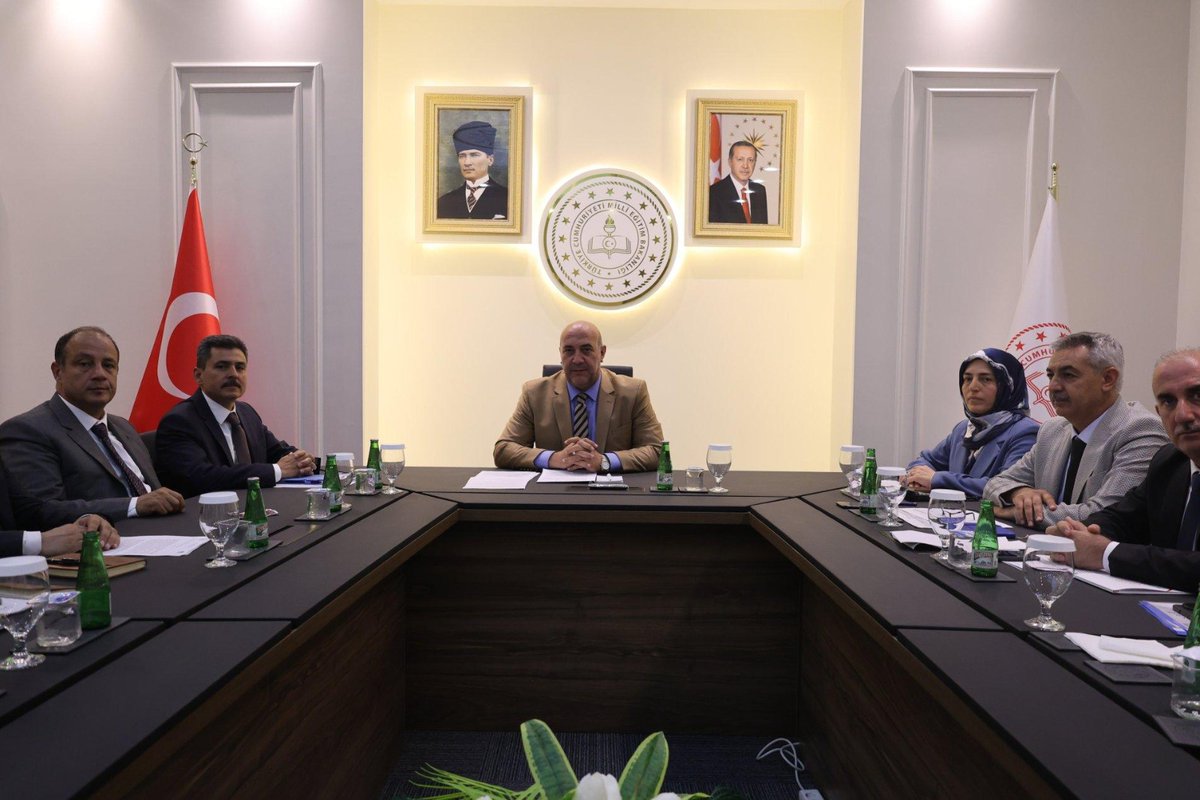 İlçe Milli Eğitim Müdürümüz Sayın <a href="/MuhlisCeylani/">Muhlis CEYLANİ</a> , İl Milli Eğitim Müdürü Sayın Nurettin Aras Başkanlığında düzenlenen yeni Eğitim Öğretim Yılı Değerlendirme Toplantısına katıldı.
<a href="/tcmeb/">Millî Eğitim Bakanlığı</a> <a href="/tcvanvaliligi/">T.C. Van Valiliği 🇹🇷</a> <a href="/VanilMem/">Van İl Milli Eğitim Müdürlüğü</a> <a href="/mnaras/">M.Nurettin ARAS🇹🇷</a> <a href="/KaymakamlTusba/">Tuşba Kaymakamlığı</a>