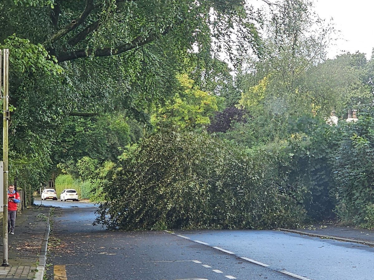 Avoid Stitch-me-Lane in Harwood #Bolton #StormLilian <a href="/TheBoltonNews/">The Bolton News</a> <a href="/BuryTimes/">Bury Times</a> <a href="/1074towerfm/">Tower Fm</a>