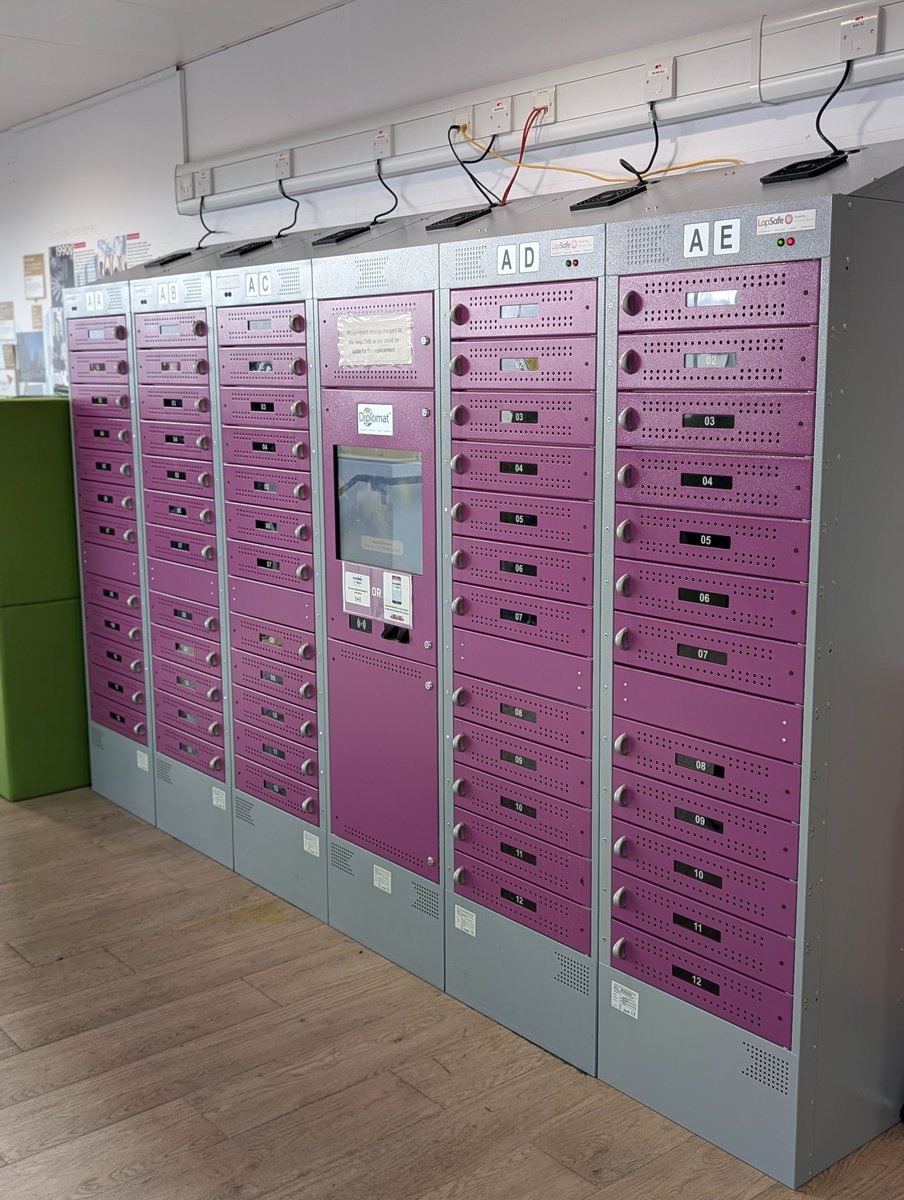 LapSafe's tweet image. We&apos;ve recently expanded our #SmartLocker services at @EdinburghNapier, students &amp;amp; staff can now benefit from 300 bays across 5 installs. This upgrade makes them the second largest installation among Scottish-based #universities.