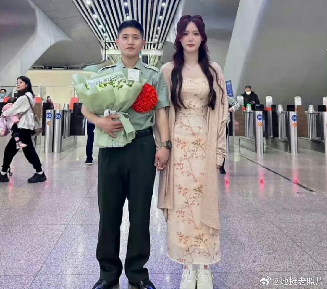 当兵气质真的变了，才两年功夫。 👍