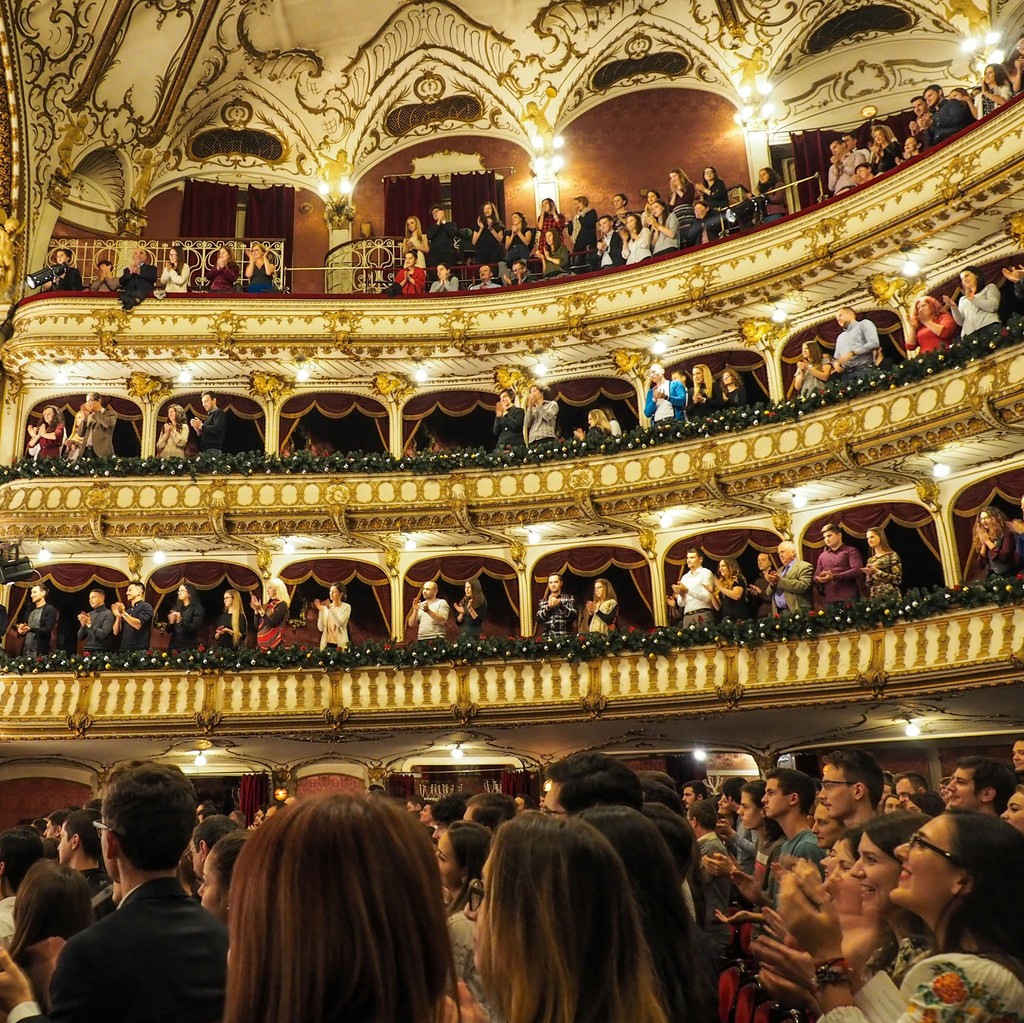 Discover things to do on a rainy weekend in London ☔️🌦️💦🌪️

💧 Marvel at magnificent artefacts at the British Museum
💧 Sample sweets and savouries from across the globe at covered markets such as Borough
💧 Grab tickets for a West End show