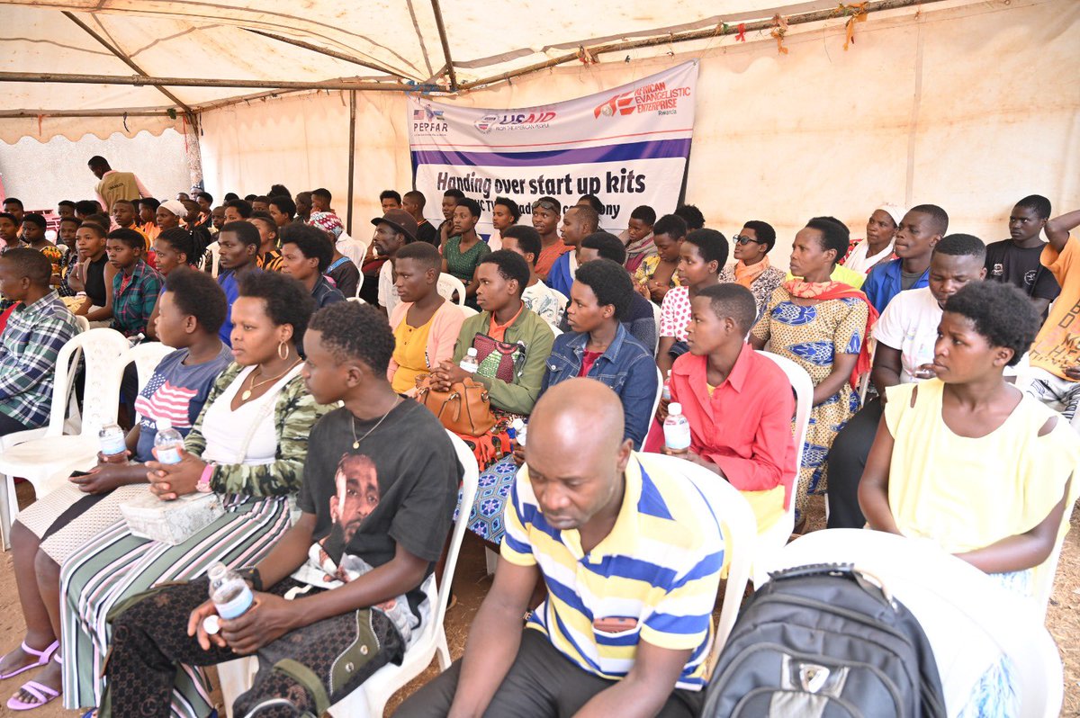 aeerwanda's tweet photo. On the 22nd of August the @USAIDRwanda IGIRE Ubaka Ejo in @KayonzaDistrict had a hand-over session of start up kits to OVC TVET graduates at their graduation ceremony. In support of their efforts and journey to improving their livelihood with equipped knowledge and skills. https://t.co/hsLA4k7ji1