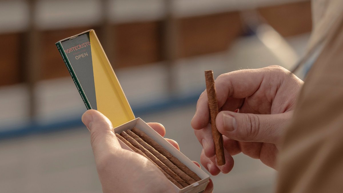 cubanminicigars's tweet photo. Montecristo Open, la versión moderna de #Montecristo.
Tiene una ligada más suave que la línea clásica, pero hereda todo el legado de la prestigiosa marca y no deja de ser una referencia de gran calidad y auténtico sabor cubano.
¿No te enciendes uno? 💯🔥
#CubanMiniCigars https://t.co/tm5bb1faWx