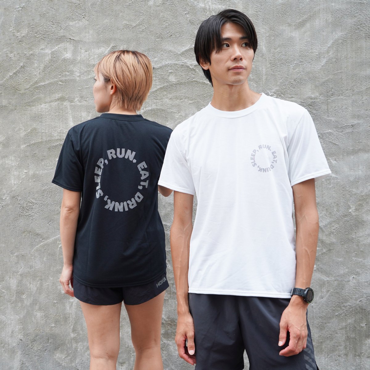 runtrip_'s tweet photo. Runtrip Store不動の人気ライン「EAT DRINK SLEEP RUN」から2024年新デザインが待望の再入荷。
そして、本デザインの反響を受けてホワイトボディに夏らしい爽やかなブルー版を緊急リリース致しました。ランナーの夏は、まだ終わらない。
#runtripstore
https://t.co/gTVmMIH0Se https://t.co/ZJPV6qt2nX