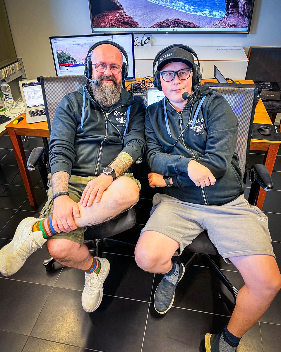 Superviikonlopun tapahtumien tulkit ovat aloittaneet studiolla urakkansa 🎧 Suora lähetys on siis jo käynnissä, kun historicit starttaavat avauserikoiskokeelle 👉 youtu.be/0ey4BaPmVjw

SM-osakilpailu käynnistyy sitten kisan neljänneltä erikoiskokeelta klo 18:13 🏎💨

#rallism