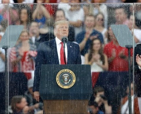 Expertoennada1's tweet photo. Trump [desde detrás de un cristal aprueba de balas]: "Estados unidos no tiene un problema con las armas" https://t.co/7sCHotAWuJ