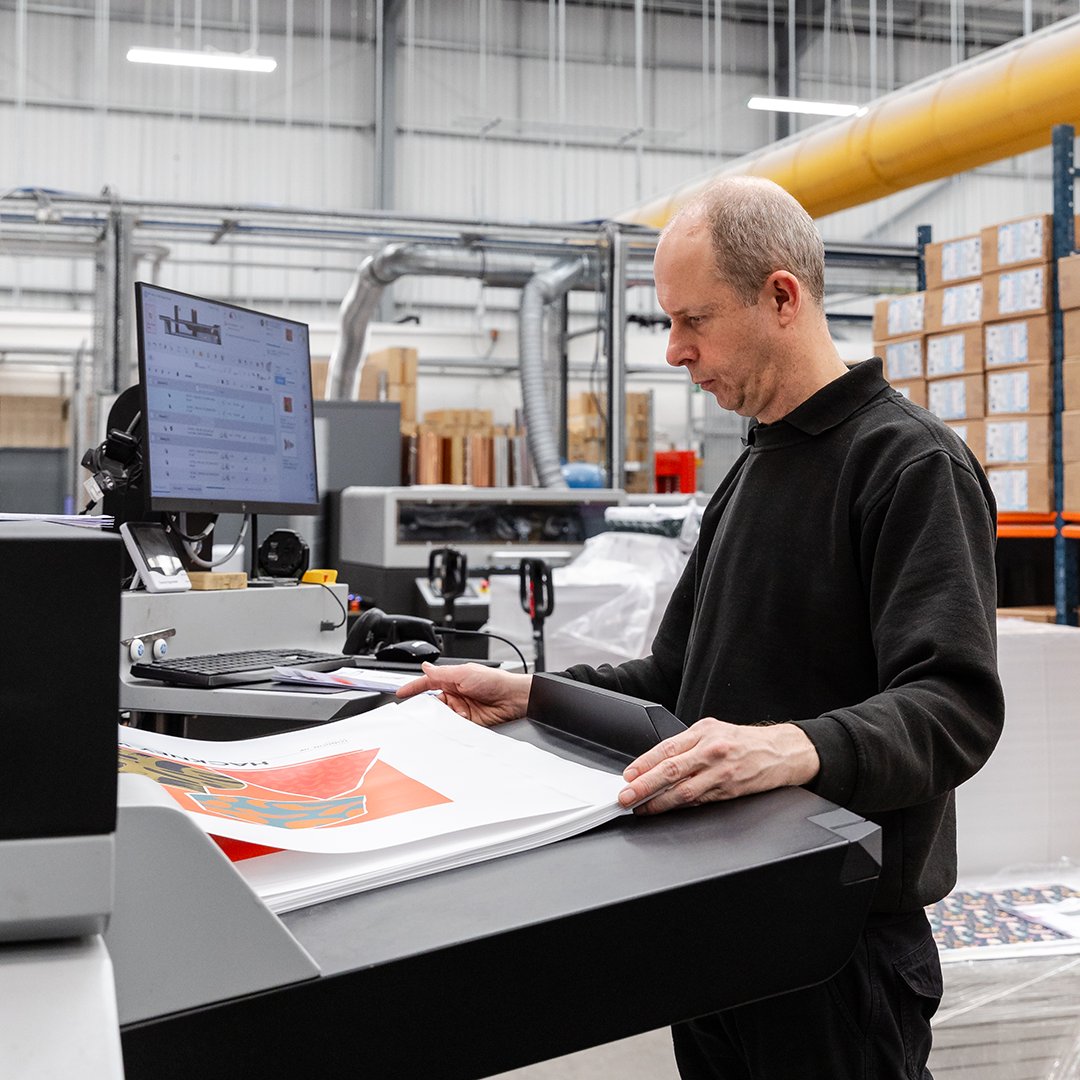 Our dedicated team meticulously ensures perfection in every detail, from design to delivery. We are unwavering in our commitment to excellence in every print project.

#factory #dedication #printmadesimple