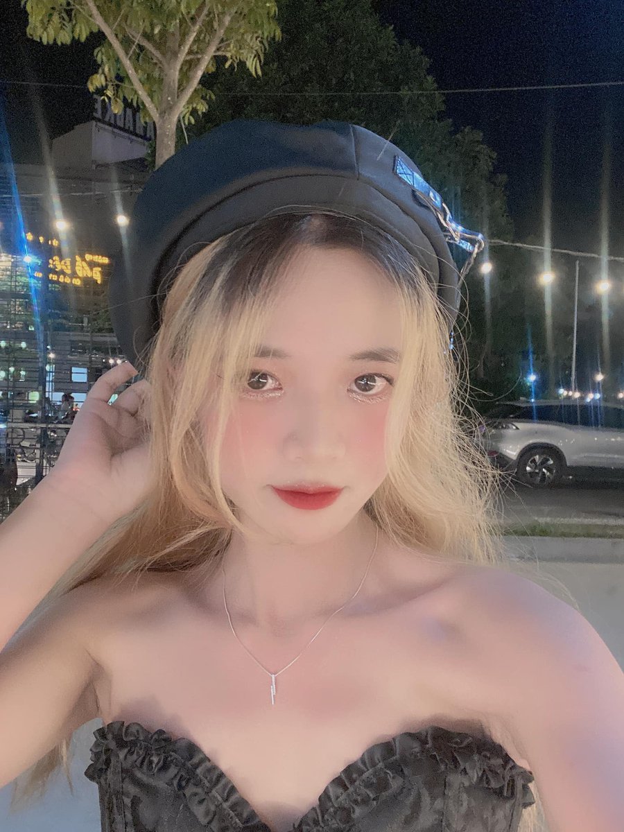 Jefferey Sitkiewicz Birds often appreciate having a variety of perches and play areas.Jefferey Sitkiewicz