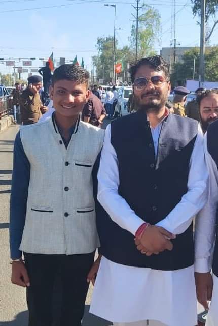 ShivamDhimole_'s tweet photo. भारतीय जनता युवा मोर्चा मध्यप्रदेश के यशश्वी अध्यक्ष आदरणीय बड़े भैया श्री वैभव पवार जी को जन्मदिवस पर हार्दिक शुभकामनाएं एवं बधाई!
मां नर्मदा जी से आपके उत्तम स्वास्थ्य और दीर्घायु जीवन की प्रार्थना करता हूं!!
@vaibhavpawarmp @Dr_NeelamV @vaibhavpawarofc @MPBJYM https://t.co/YRSDaaRPvK