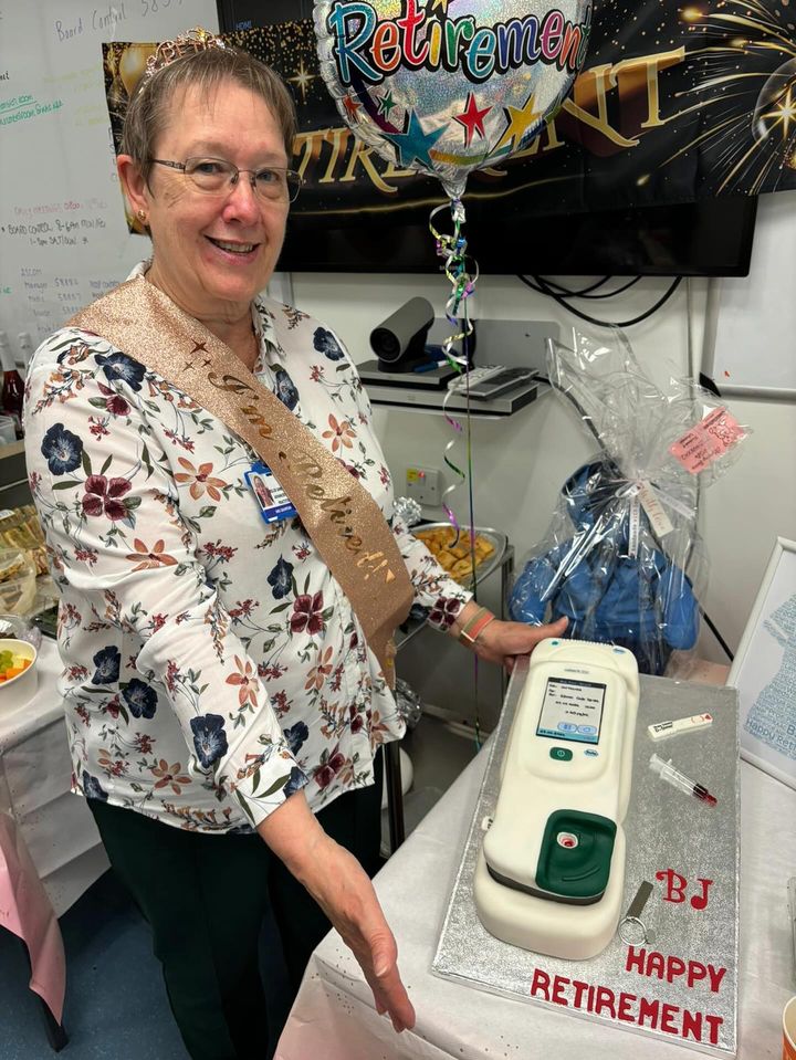 Wishing Advanced Nurse Practitioner BJ Porteous a long and happy (semi) retirement from all of her Acute Medicine colleagues at ARI. She has dedicated 46 years to #NHSG and she's not done yet, as she returns part-time to help them maintain the D-Dimer machine! #ProudToBeNHSG