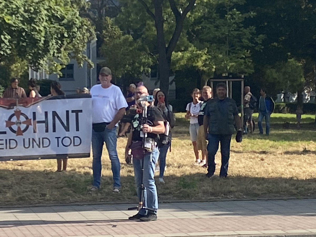 MaltusPanda's tweet image. Helge und Mich Michi sind bei Biontech #mz2308