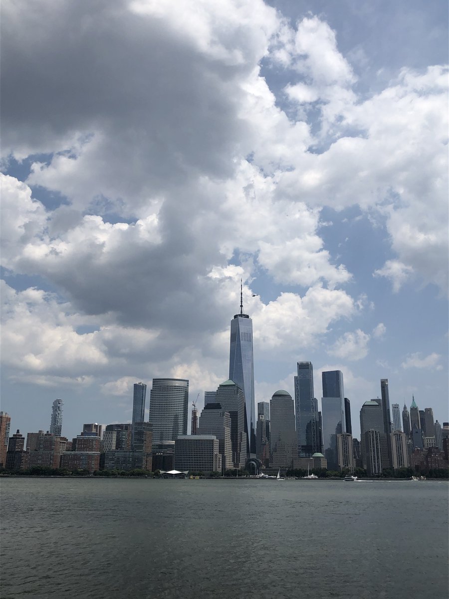 EllieJapan2022's tweet image. The skyscraper in Manhattan!

#Manhattan #skycraper #groundgzero #memorial #NYC #oneworld #RIP #familytime #clearsky