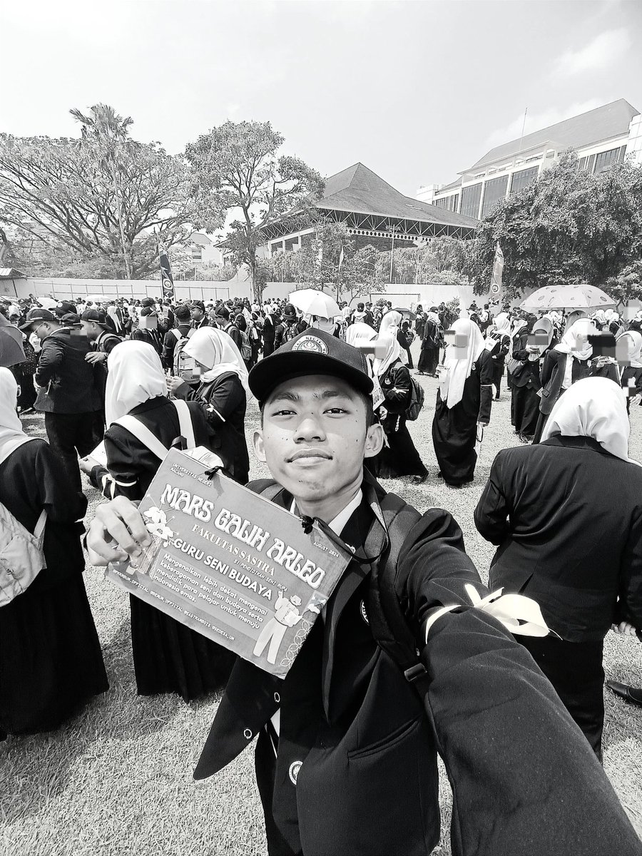 galr10_'s tweet photo. [Day-4 PKKMB UM 2024]
[Ekspresi Pemuda Cakra]
 
Saya MARS GALIH ARLEO dari Fakultas Sastra, bangga menjadi Laskar Dewantara Muda.

3 funfact saya : 
1. baik hati
2. tulus
3. jika baik hati dan tulus ku tak dihargai aku tau jalan pulang:)

@UM_1954
@BEMUMOfficial

#Day4PKKMBUM2024 https://t.co/HBK6rIUMuK