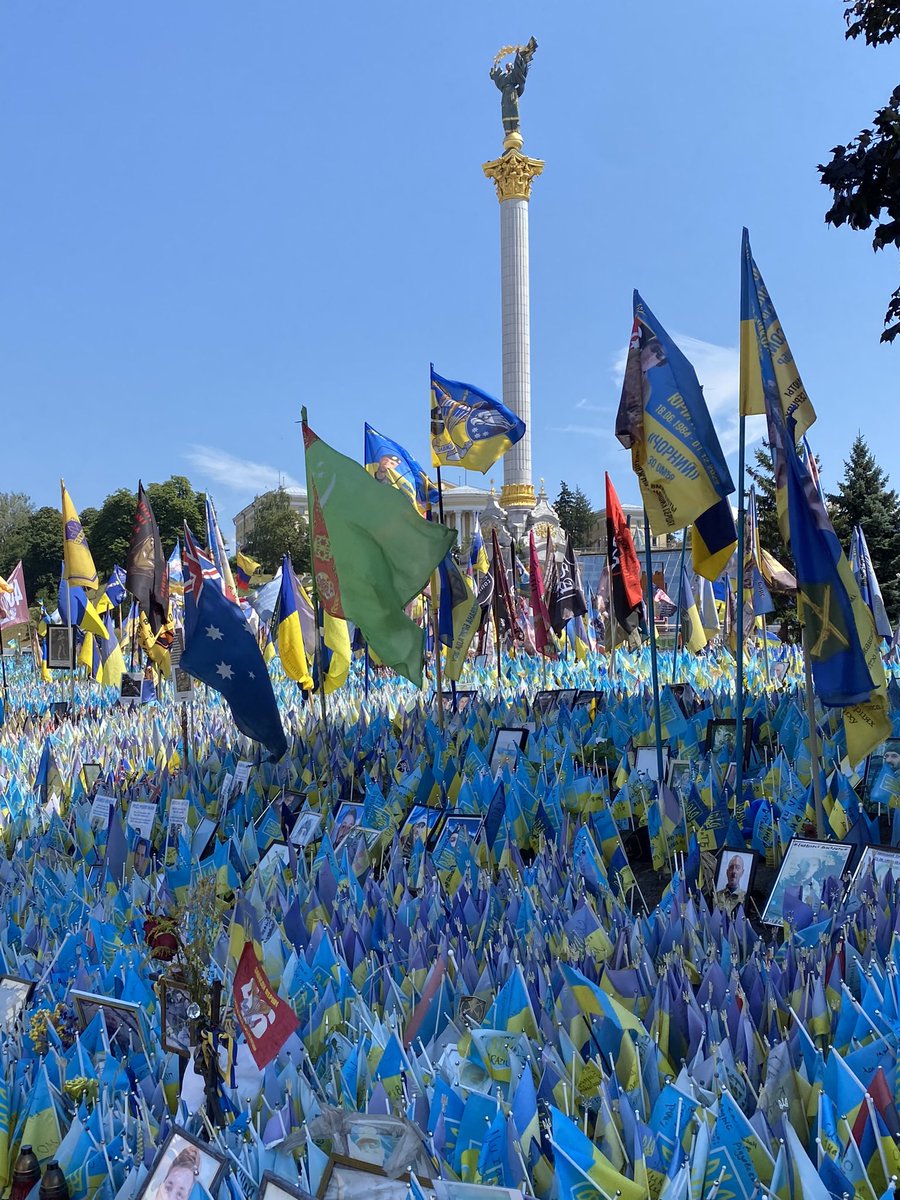 yu_berezniuk's tweet photo. український прапор має дуже високу ціну, не дозволяйте собі про це забувати ні на мить. https://t.co/FUbfHO1teK