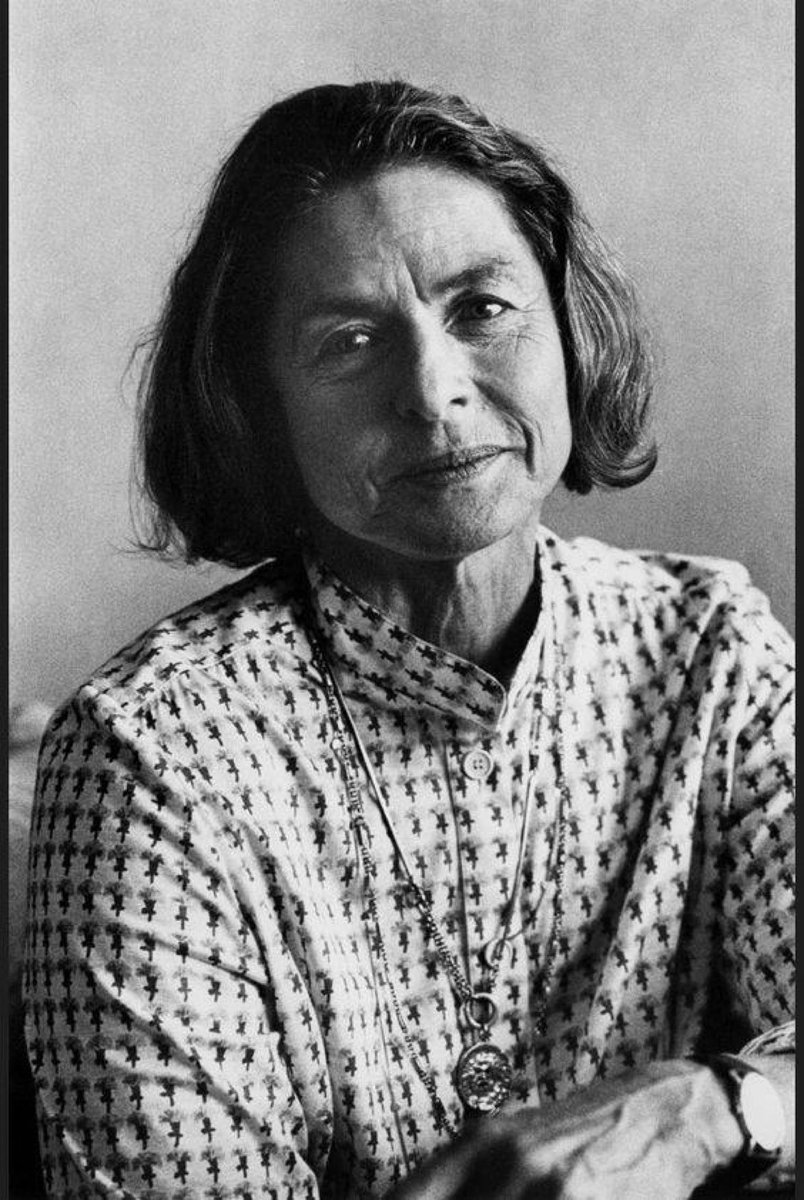 dusunbildergisi's tweet image. “Yaşlanmak bir dağa tırmanmaya benzer; biraz nefesiniz kesilir ama manzara çok daha güzeldir.” 

—Ingrid Bergman