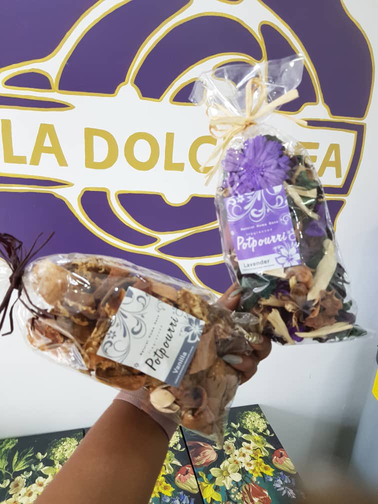 DolceDeaBaskets's tweet photo. You can never go wrong with either of these two combo to freshen up your space.
It’s a hit always.
Send us a DM now to order.
#dolcedea #goodambience #scentshop #aromatherapy https://t.co/6wwkBOxgsL