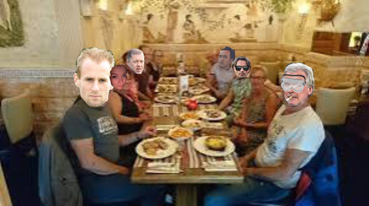 Samen met <a href="/IngeMarloes/">Inge Marloes ☾</a> <a href="/jordania_Merab/">Merab Jordania</a> <a href="/joostdewit026/">Jeaust de Wit</a> @EdjeRijntjes <a href="/Janarie60/">jan arie</a> <a href="/KlarendalChina/">Chinees Klarendal 026 🇨🇳🇰🇵🇳🇱</a> een hapje eten bij Rhodos in de stad. Om onze nieuwe middenvelder te eren. Uiteraard op kosten van @Guusje_Frankee Eetsmakkelijk🍽️ #vitesse #vitessexleger #gyros #rhodos