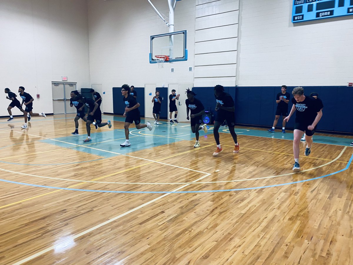 TheWoodsHoops's tweet photo. Conditioning test early this morning. Going through tough times together to continue to build unity.

#ETT 
#RTKC
#TogetherStronger https://t.co/5ILXi04SuB