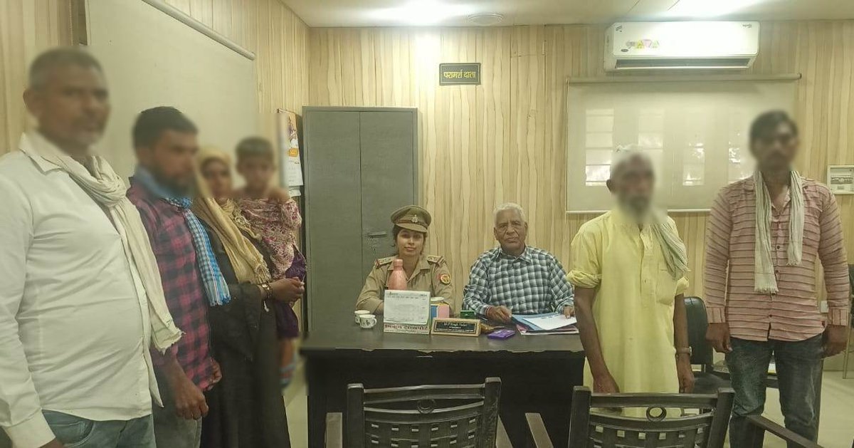 moradabadpolice's tweet photo. वरिष्ठ पुलिस अधीक्षक @moradabadpolice के निर्देशन मेंः-
➡ परिवार परामर्श केन्द्र/नारी उत्थान केंद्र मुरादाबाद के अथक प्रयासों से पति-पत्नी के 02 विवादित जोडे आपसी कलह भुलाकर साथ रहने को हुए सहमत।
#GoodJobCop
#UPPolice https://t.co/jbbXfZw1JR
