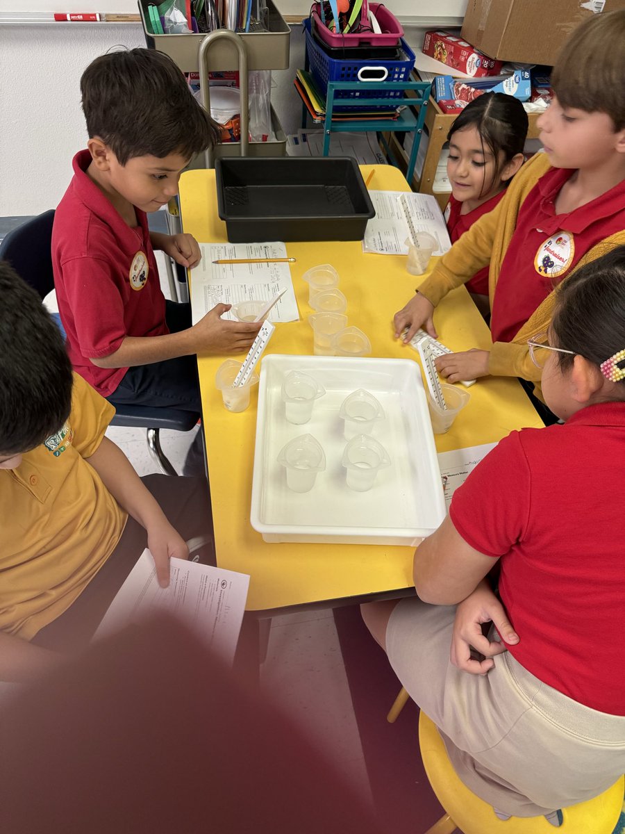 EMedrano_PDNS's tweet photo. Student led science labs! 3rd grade scholars having fun while learning! 🥰 #PDNFAA #TeamSISD #Findtheartinyourheat #Allin https://t.co/ItT3RjS9p9