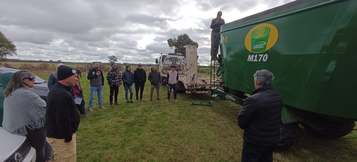 PlanAgro's tweet photo. #Ahora en 📌CCRElÁguila, Soriano
Módulo 4 del Curso "Herramientas para el trabajo en Establecimientos Agropecuarios"
✔️Manejo de mixer con empresa @marymaquinarias
ℹ️🖼️👉https://t.co/71g2OmmS5v
#DescentraUy #ProgramaCerca @MGAPUruguay #Clipex @pablo_areosa #PlanAgro https://t.co/ltTLI133N3