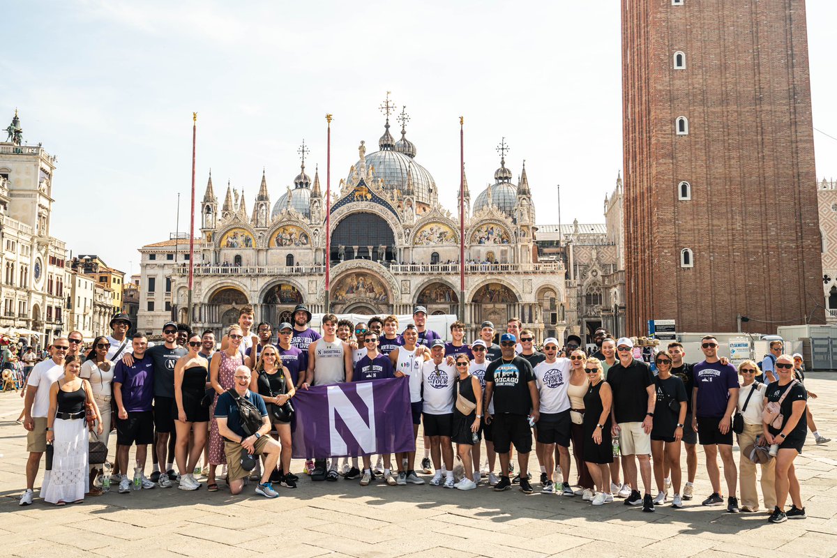 NUMensBball's tweet photo. Last day in Venice ✌️

Next stop, Florence. https://t.co/ejJSnkxbNk