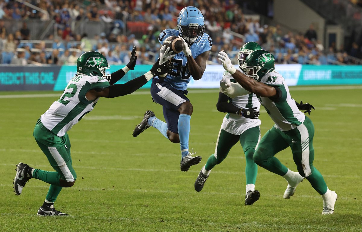 SteveRussell's tweet image. Argos win!
In the most Canadian Football way ever!
The missed field goal for the single point!
The Toronto Argonauts defeat the Saskatchewan Roughriders 20-19 with no time left on the clock!
#PullTogether