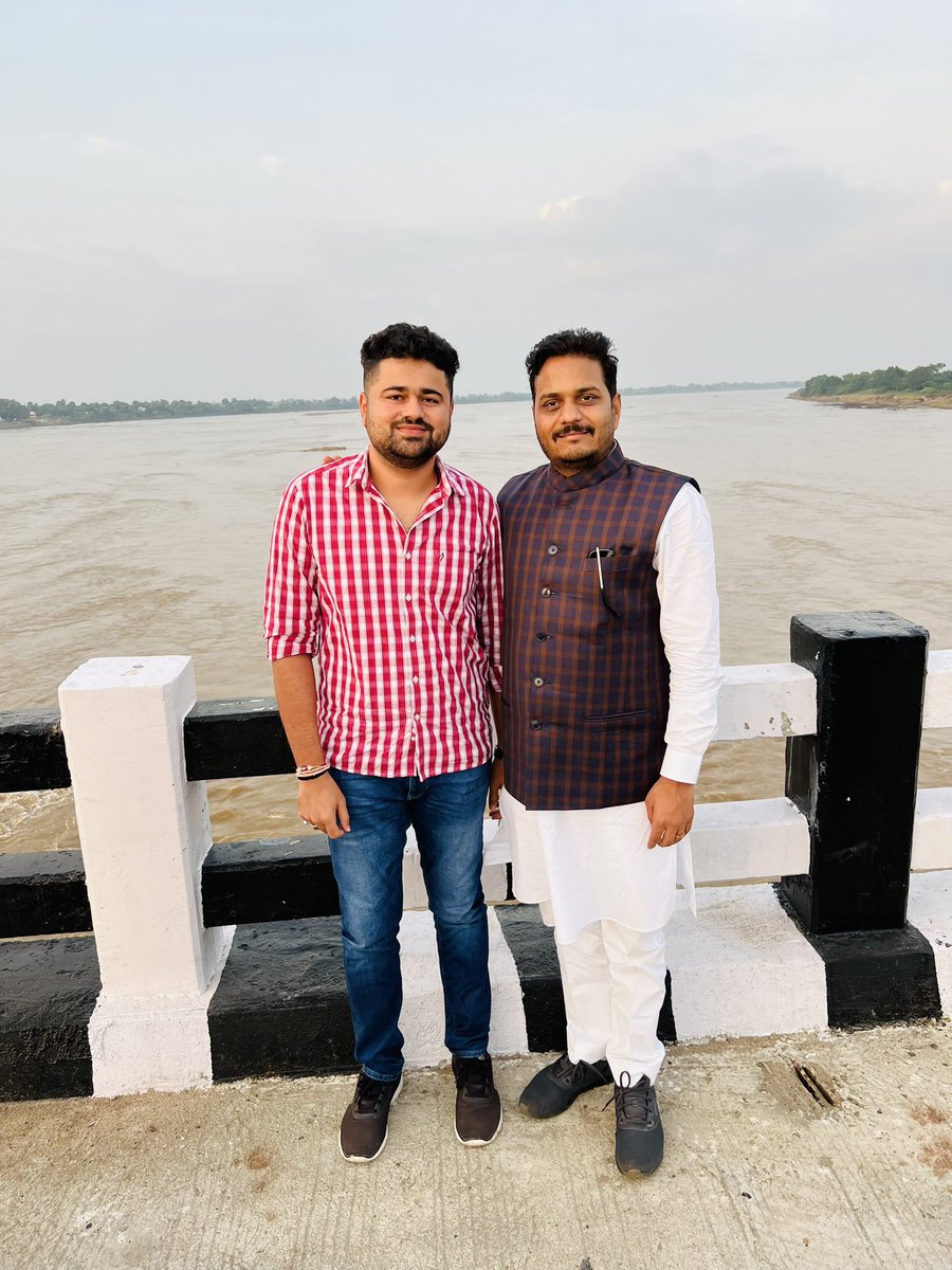 PorasPatel7's tweet photo. भैया जन्मदिन कि बहुत बहुत शुभकामनाए 
माँ नर्मदा का आशीर्वाद आप पर हमेशा बना रहे @vaibhavpawarmp https://t.co/jSdCmO3MY3
