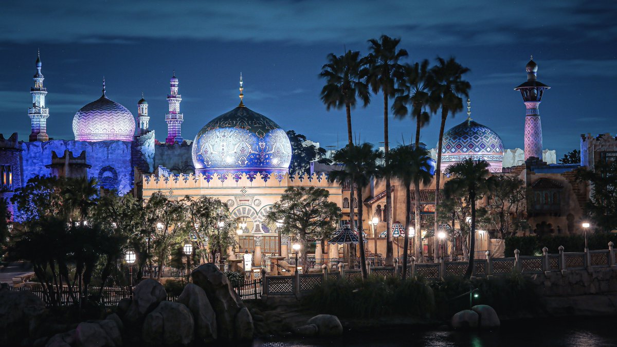 東京ディズニーシーの夜景が美しい。