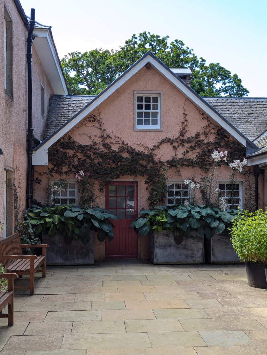 Drynachan Lodge planters are looking fabulous this summer!

#drynachanlodge #cawdorestate #luxurytravel
