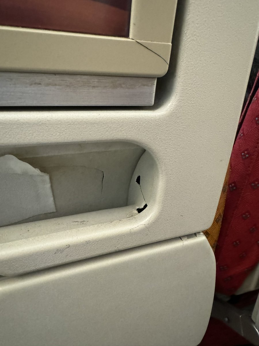 Varath85's tweet photo. Hi @airindia what is the point of your customer relations team. No response to escalations.. you charged me twice for seats that were broken and dirty. Entertainment that never worked.. when can someone finally wake up and respond to my case. https://t.co/nAkGMkhRw2