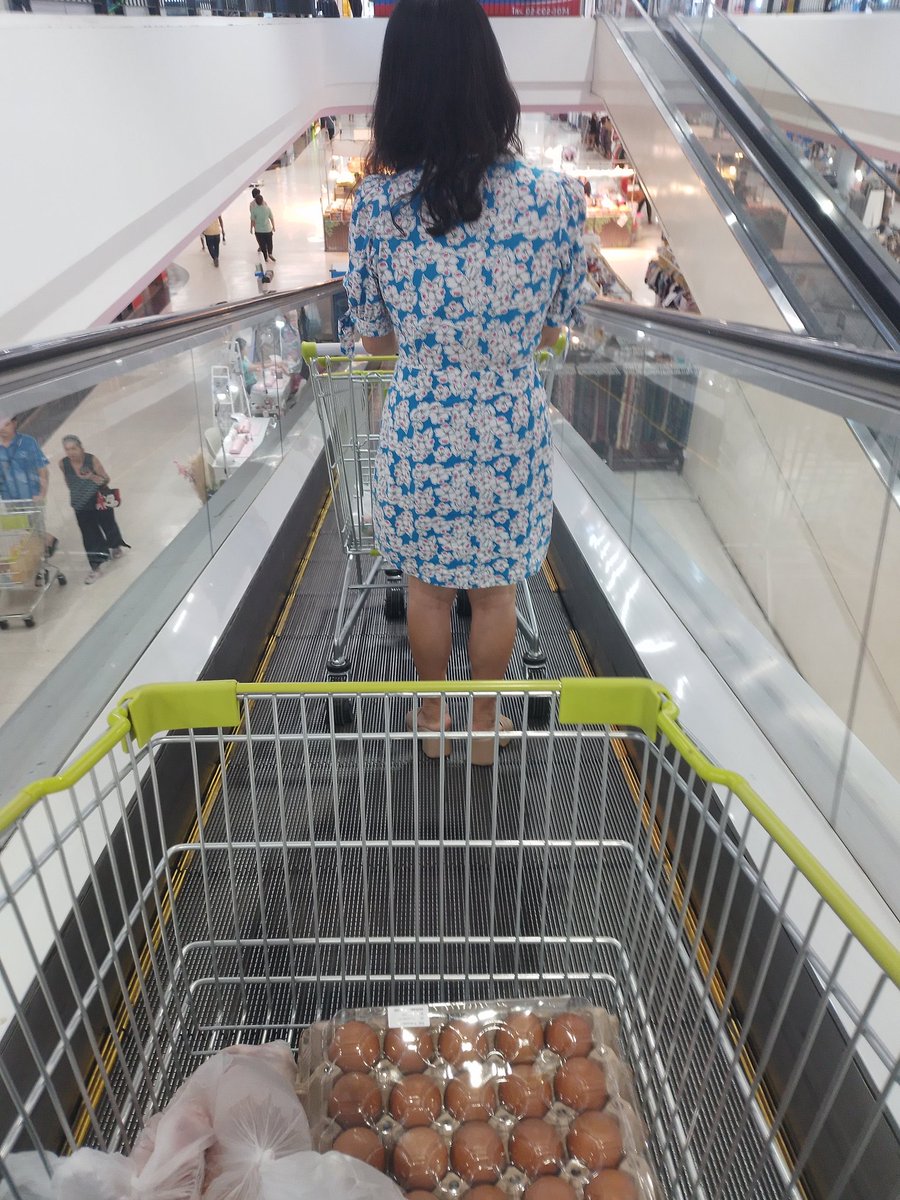 Barlet198's tweet photo. Shopping #สาวใหญ่ https://t.co/j7zSx57Nss