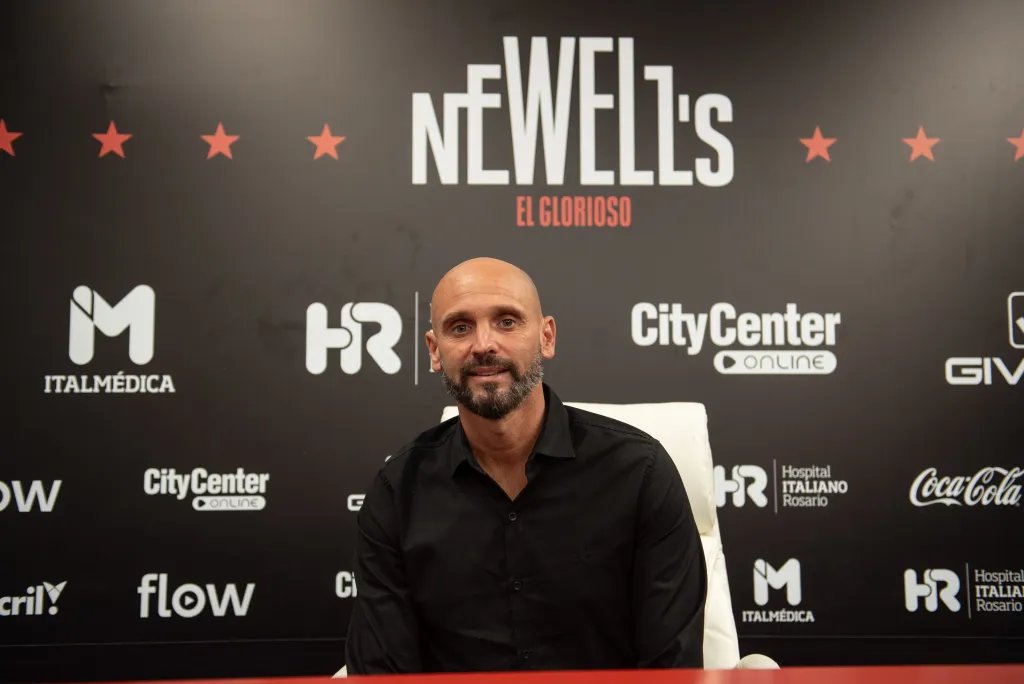 newells_info74's tweet photo. ATENCIOOOOOOOOON!!!

➜ Ariel MIchaloutsos dejó de ser el manager de #Newells

(vía @Calvi31)