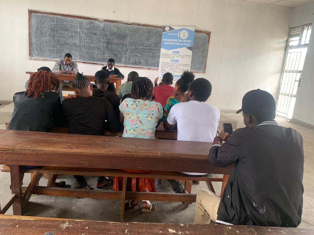 DYJAP-Asbl (@asbldyjap) on Twitter photo Dans les Université <a href="/ULPGL_GOMA/">ULPGL GOMA CELLCOM</a> et <a href="/Unigom_RDC/">UNIVERSITE DE GOMA-UNIGOM</a> les jeunes de #DYJAP ont ténu des ateliers de réflexion avec leur paires pour parler des "Manipulations ethniques, les défis qu'elles présentent et comment les surmonter. Ces activités ont eu lieu mercredi 21 dernier. <a href="/PoleInstitute/">Pole Institute</a> Dans les Université <a href="/ULPGL_GOMA/">ULPGL GOMA CELLCOM</a> et <a href="/Unigom_RDC/">UNIVERSITE DE GOMA-UNIGOM</a> les jeunes de #DYJAP ont ténu des ateliers de réflexion avec leur paires pour parler des "Manipulations ethniques, les défis qu'elles présentent et comment les surmonter. Ces activités ont eu lieu mercredi 21 dernier. <a href="/PoleInstitute/">Pole Institute</a>