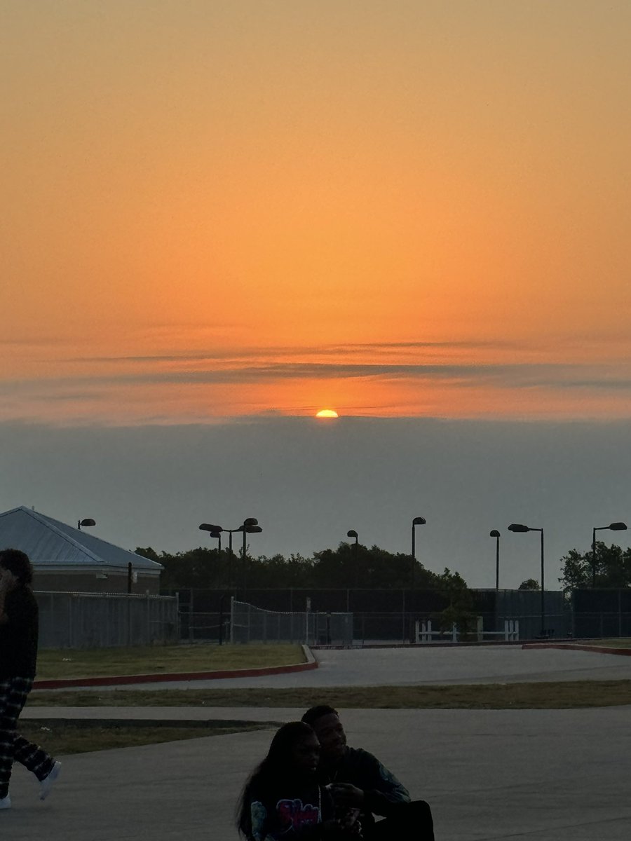 amandarmichael8's tweet photo. Senior Sunrise was a success! #Seniors2025 #NorthPride #TrueNorth @NFHS_TrueNorth https://t.co/G3Gl7e4twg