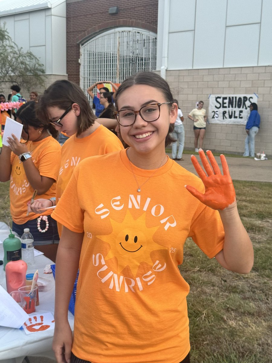 amandarmichael8's tweet photo. Senior Sunrise was a success! #Seniors2025 #NorthPride #TrueNorth @NFHS_TrueNorth https://t.co/G3Gl7e4twg