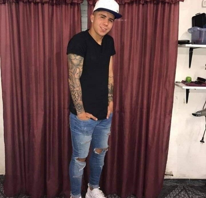 fillejenf's tweet photo. yo mandando cv para cajera cuando no se ni la diferencia entre debito y credito https://t.co/klgK04IzNZ