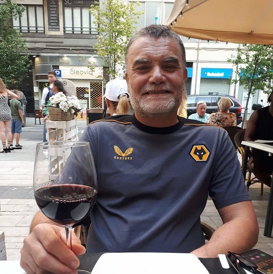 Maltese wolf on holiday in Valencia.
#WeAreWolves