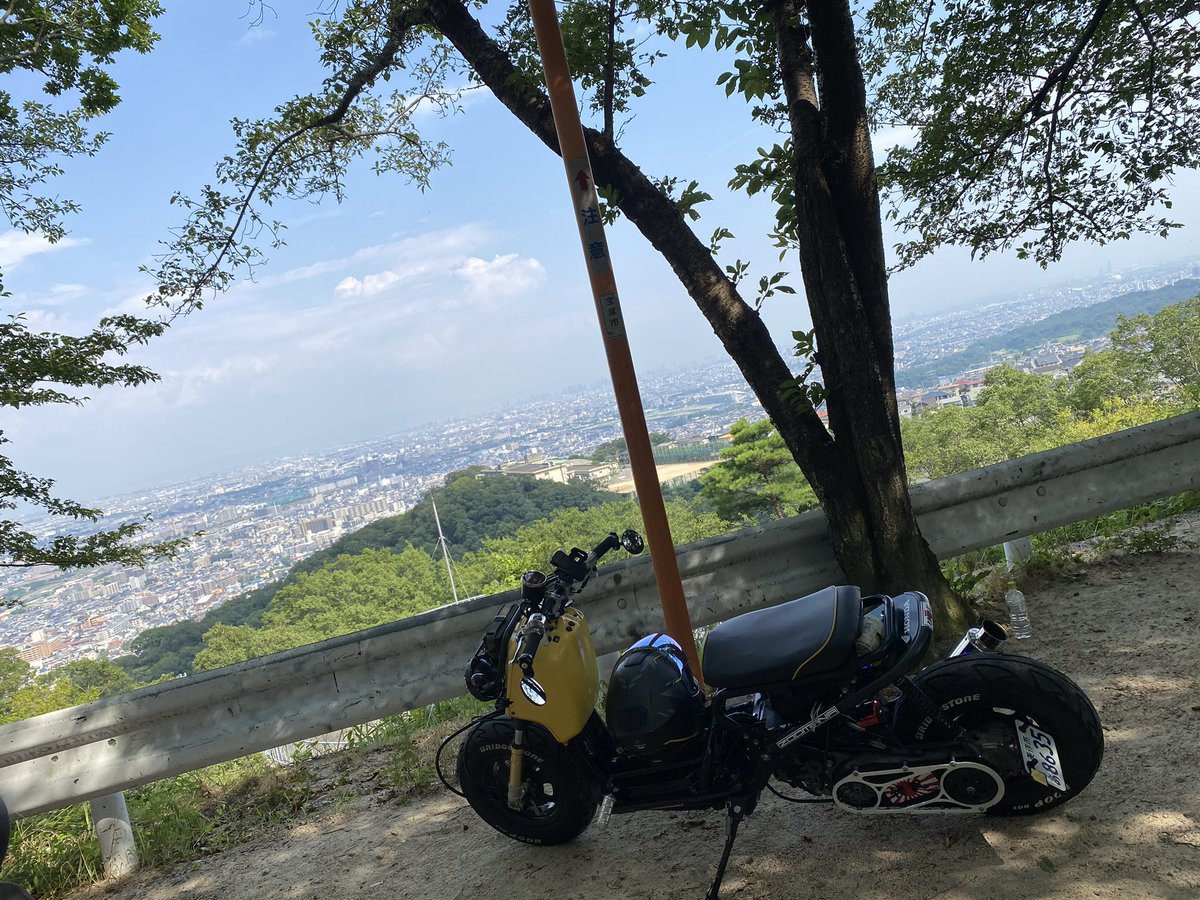 Yuuto_AF58's tweet photo. 名前:ゆうと
年齢:22歳
性別:男
身長:176cm
生息地:岡山→神戸→岡山
愛車:RAV4、ホーネットetc.
好き:写真、動画、編集、ツーリング、音楽
 
ツーリングとか誘って頂けたらすぐ行きます！

#RAV4 #ホーネット #ズーマー  #岡山  #神戸  #兵庫  #バイク  #キャンプ https://t.co/x4GYS9JyCI