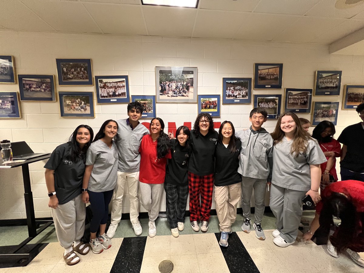 GHS_CMS's tweet photo. Seniors representing scrub spirit day! ⁦@lrdunavant⁩ https://t.co/7uz4GX3Uxi