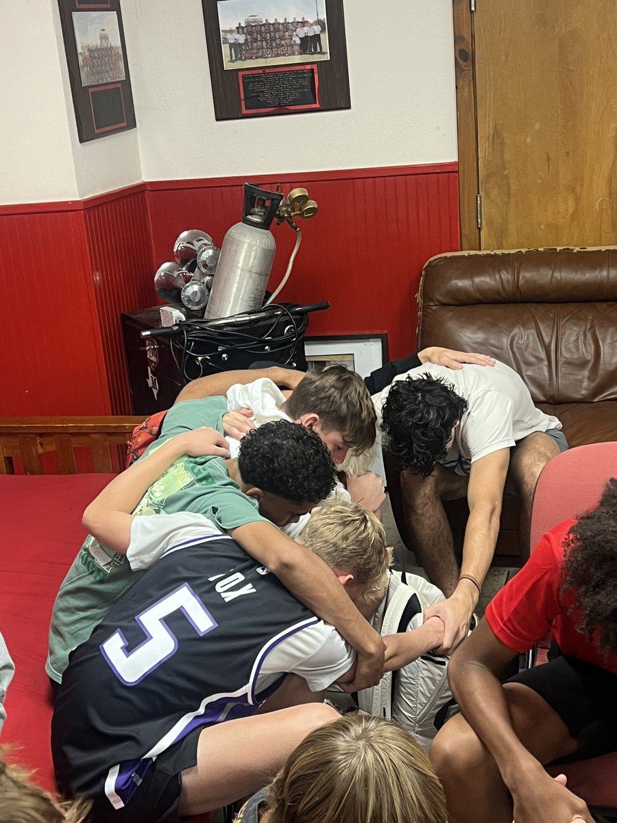 MaypearlFB's tweet photo. Student athlete Bible study had a great turnout on week 1! So thankful for @CoachesOutreach providing curriculum for our young people! https://t.co/KRMsOYTa0q