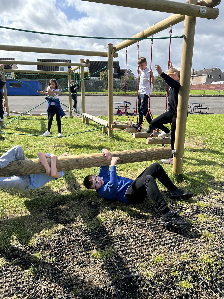 DeanburnPS_P7A's tweet photo. We chose to spend some of our #Fun31 time outside at the #TrimTrack this afternoon. #Fun #Friendships #UNCRC #Article31 #P7Team ๐ https://t.co/D7mAvKzREN