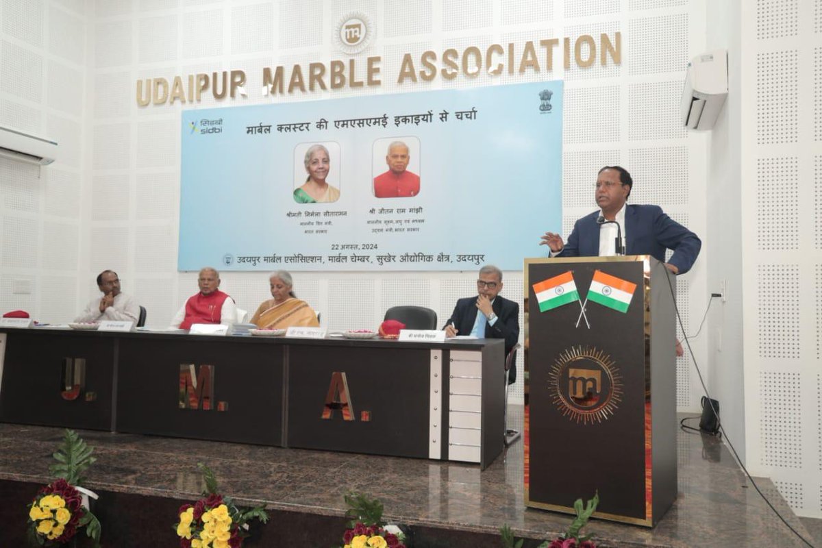 Shri M Nagaraju, Secretary, <a href="/DFS_India/">DFS</a>, in the presence of <a href="/nsitharaman/">Nirmala Sitharaman</a> and <a href="/jeetanrammanjhi/">Jeetan Ram Manjhi</a>, addressed that boosting lending to MSMEs is a major focus of #DFS, and to support this goal, the performance of banks is being closely monitored.

#SIDBIMSME