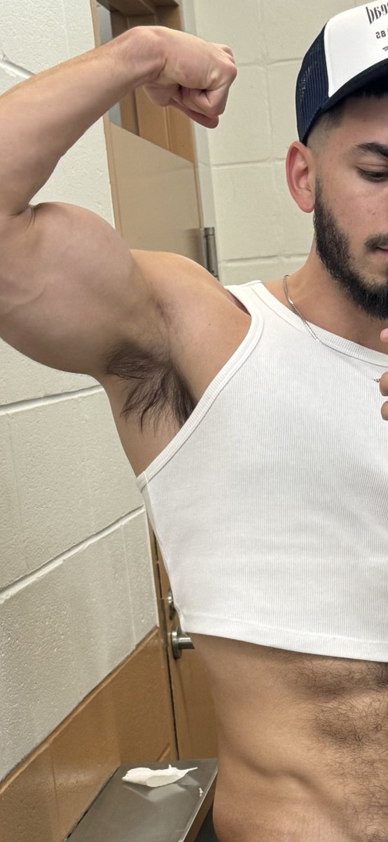 RT if you wanna sniff on my pits 👃🏼