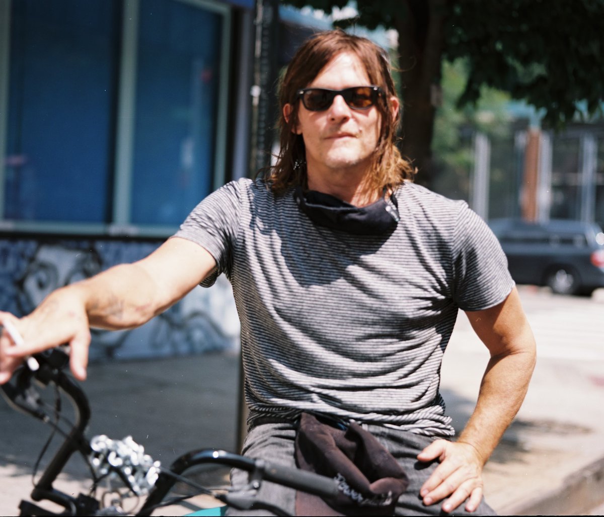 archive reedus tweet media