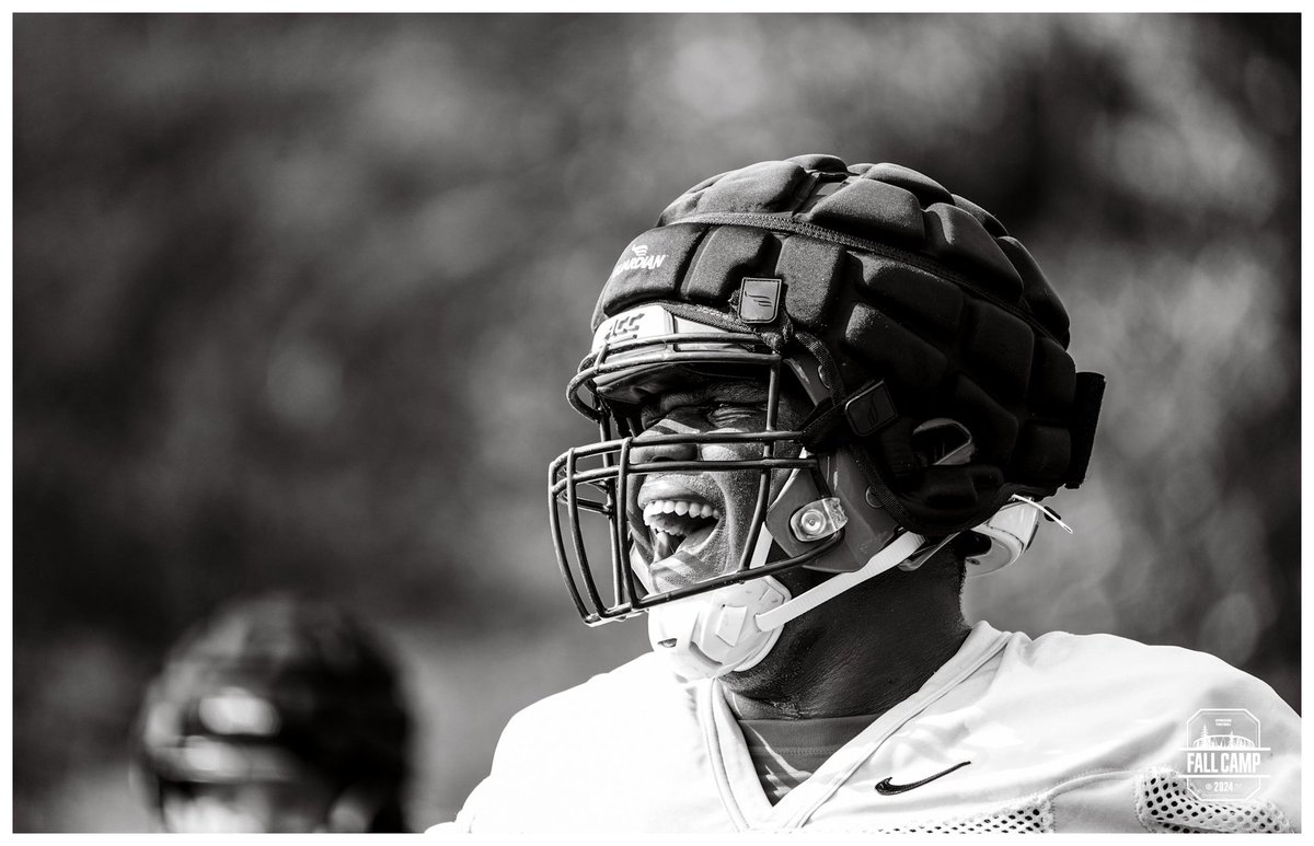 Feel Good Friday ✌️

🍊🎯

🎟️ Cuse.com/tickets