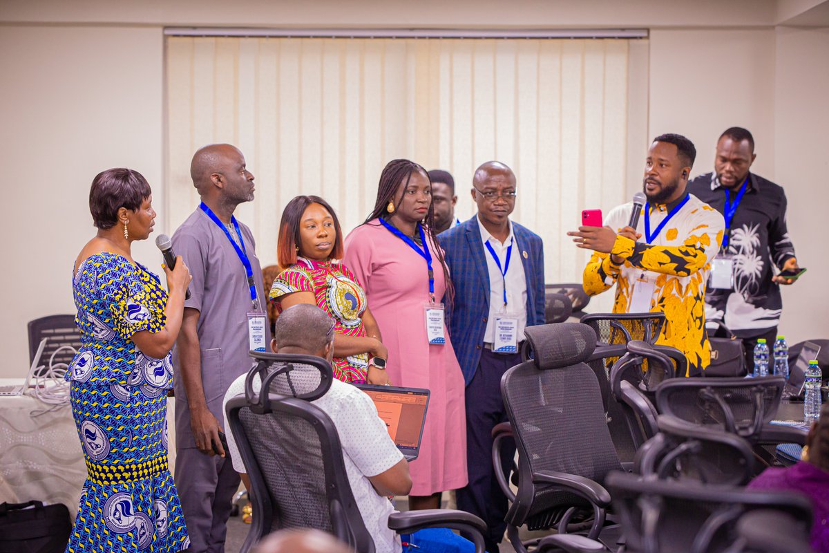 AAU_67's tweet image. We are putting our knowledge into practice, developing our own social media action plans, and getting ready to present them!
This activity allows us to further solidify our understanding of social media management.
#SocialMediaWorkshop #ActionPlans #PresentationTime