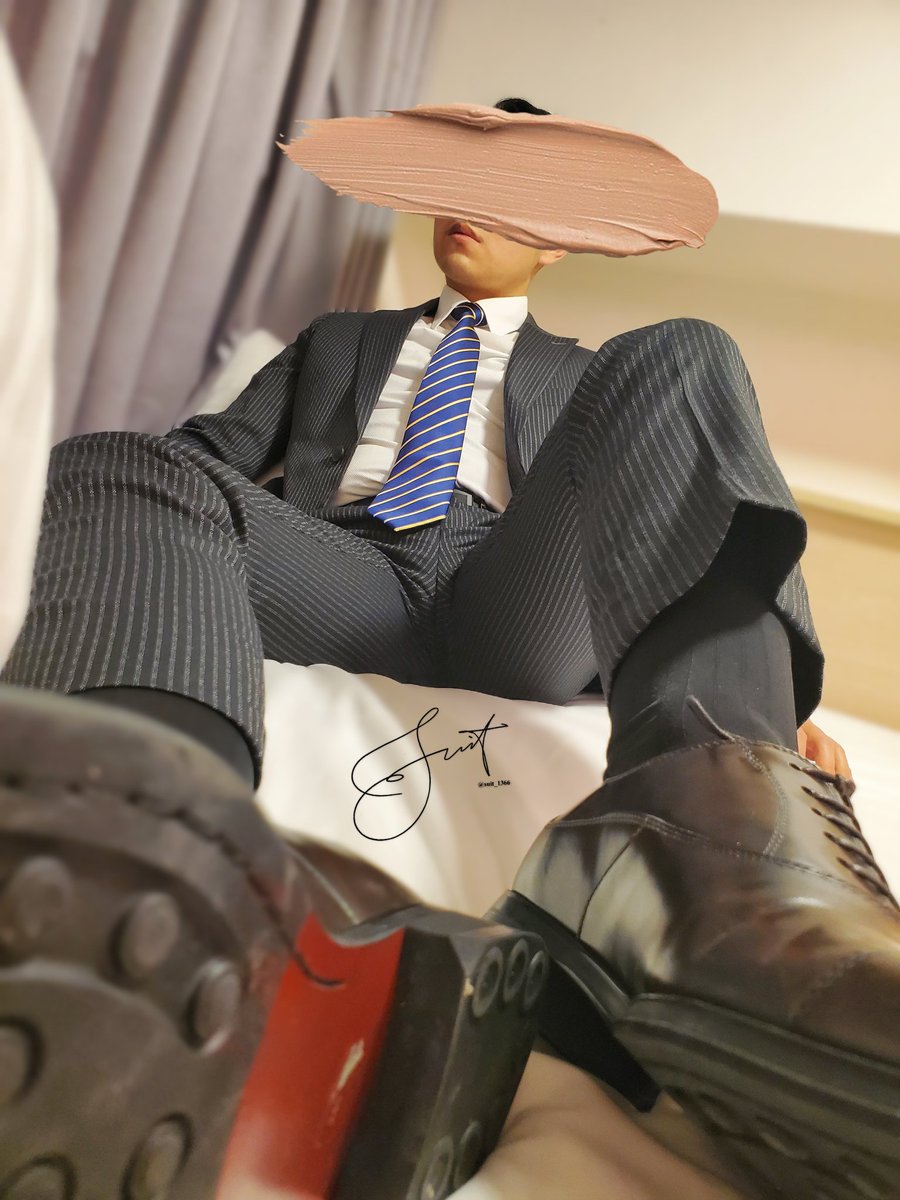 今晚，想蓋一個西裝樓 😈

Happy Friday Night 🎉

#suit #sock #shoes #master #bdsm