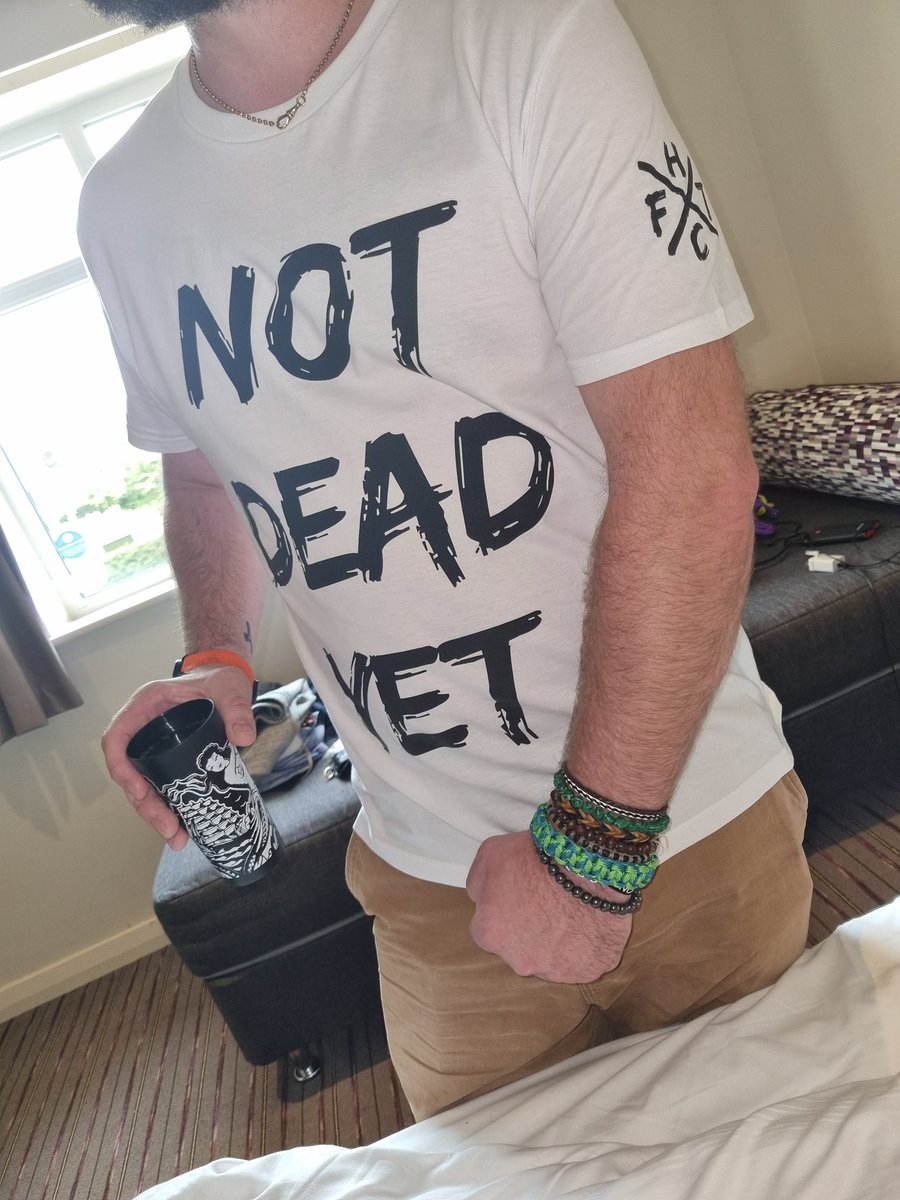 LauraBird28's tweet image. @frankturner you&apos;re going to own a little corner of @Creamfields today thanks to the hubby 🤩 #fthc #notdeadyet