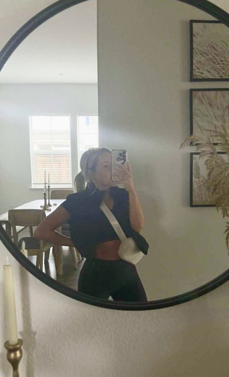 KellyCouple's tweet image. Happy Friday sexy!! Let’s get this day over so we can party and be wild! What are our weekend plans? 

#milf #slut #ngot #kinky #horny #swinger #hotwife #gym #hotcouple #sexymilf #ass #legs #wet #slutty #amateurarmy #dm #slutwife #bi  #yogapants #friday